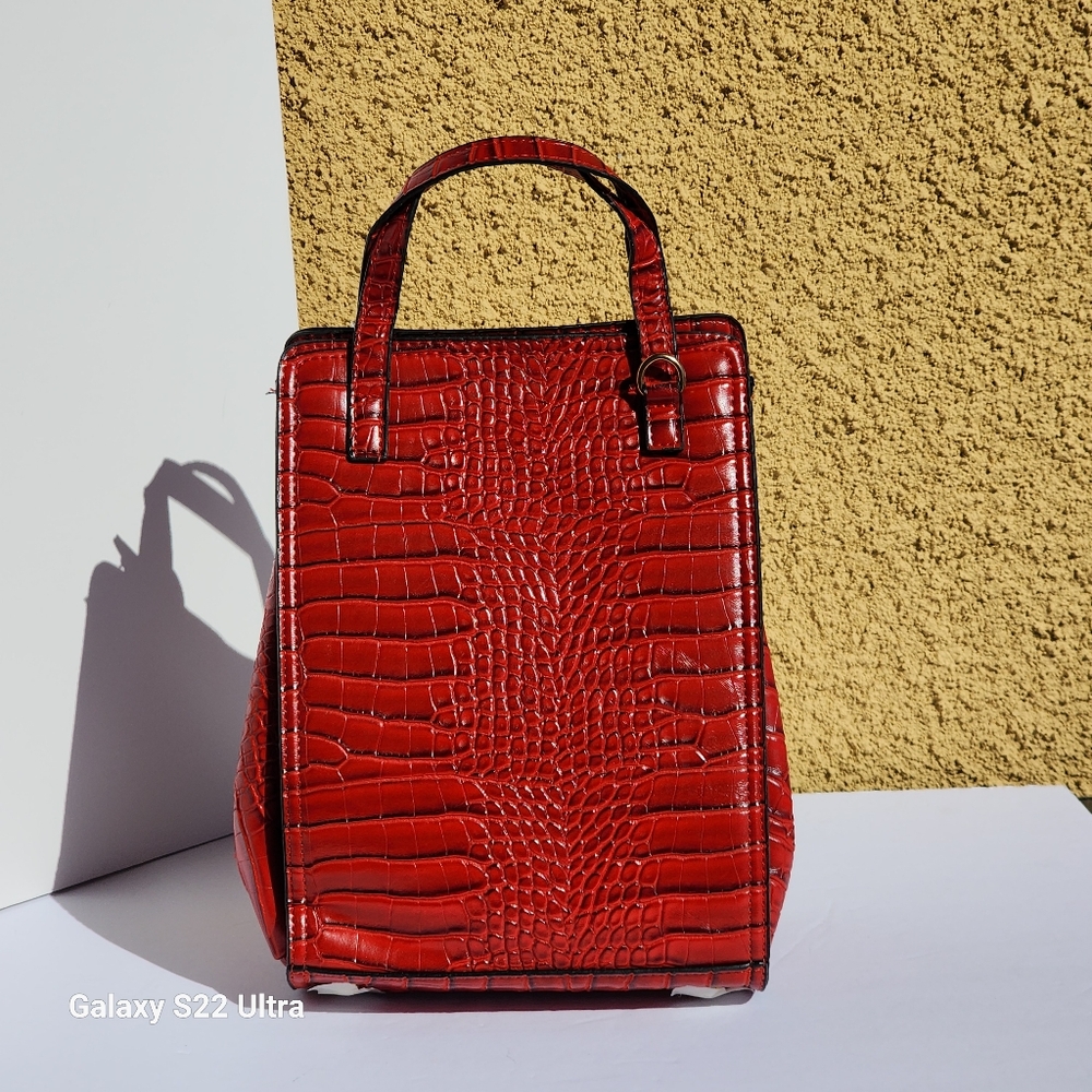 3D Lady Face Red Crocodile Pattern Leather Top Handle Women's Crossbody Bag - Picture 7 of 8